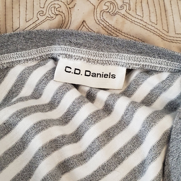 🌟 3 for $15 Deal! 🌟C.O. Daniel's gray white striped sweater cardigan - Picture 4 of 5